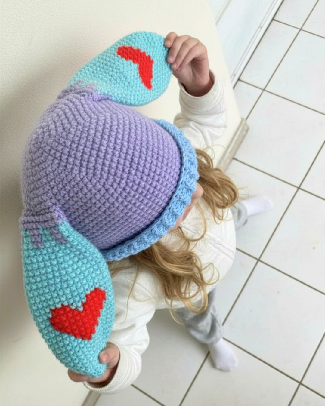 GORRO AMIGURUMI "CONEJA OREJAS LARGAS" - Imagen 3